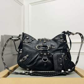 Picture of Balenciaga Handbags _SKUfw182780158fw